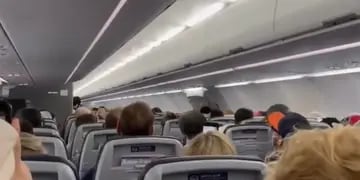 Seguidoes de Trump alborotan un avión