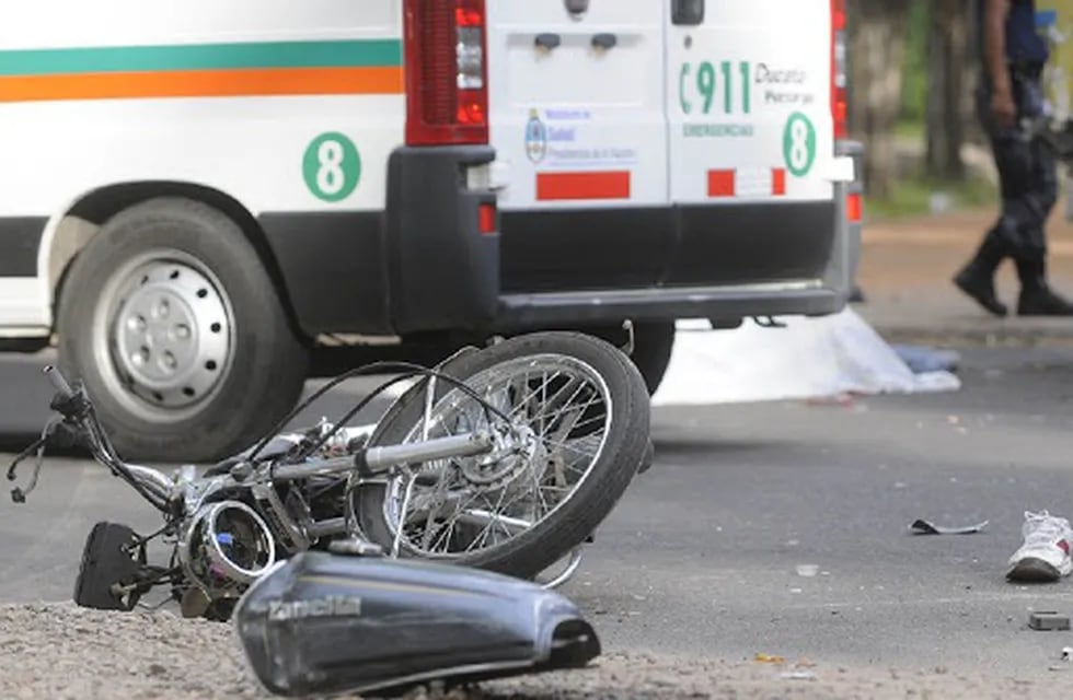 Una pareja que era perseguida por la Policía, perdió el control de moto y cayó a una acequia (Imagen ilustrativa / Archivo Los Andes)