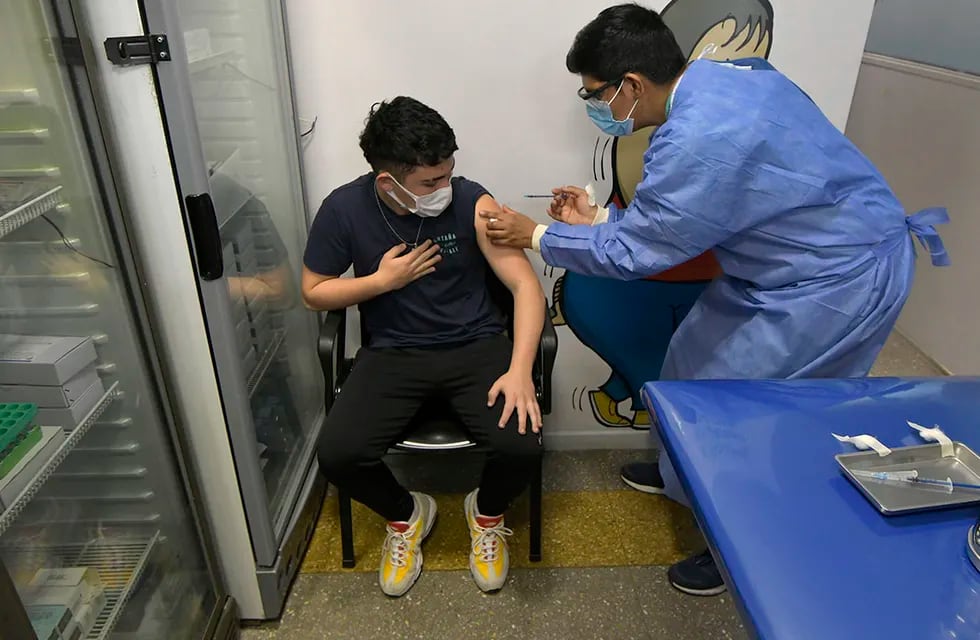 Chile y Uruguay avanzan con la campaña de vacunación y ya aplican la tercera dosis contra el Covid-19. Imagen ilustrativa/ Orlando Pelichotti