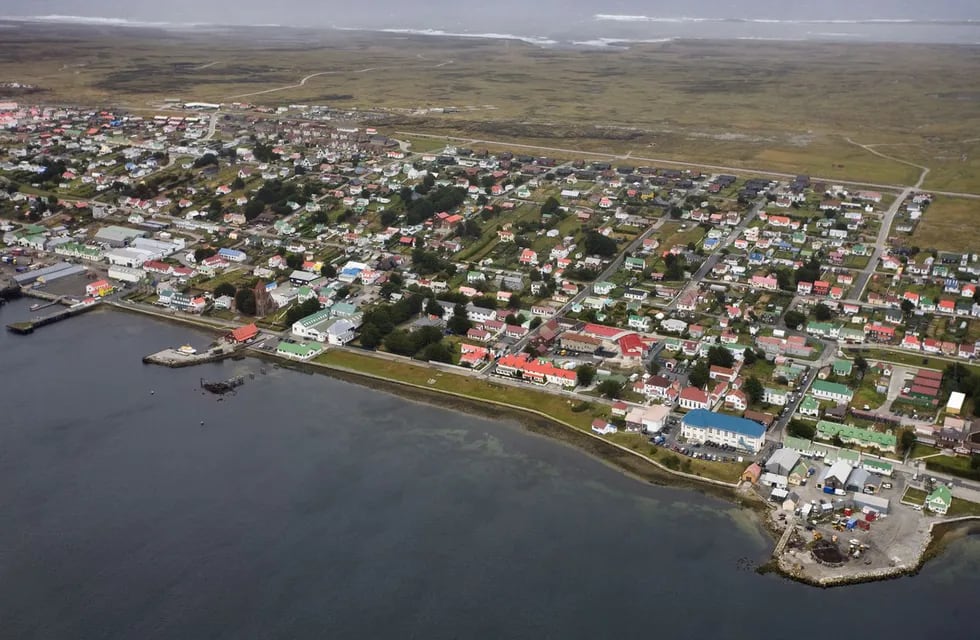 La imagen aérea de Puerto Argentino, en las Islas Malvinas.