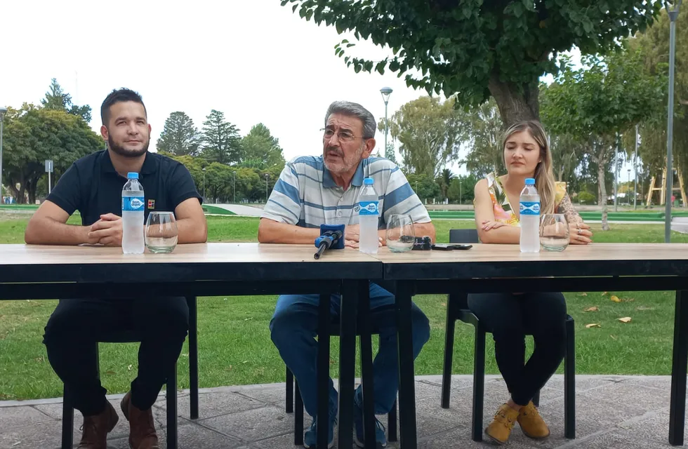 Ricardo Mansur junto a Nicolás Torres y Leila Amar, los jóvenes radicales que se suman a Sembrar.