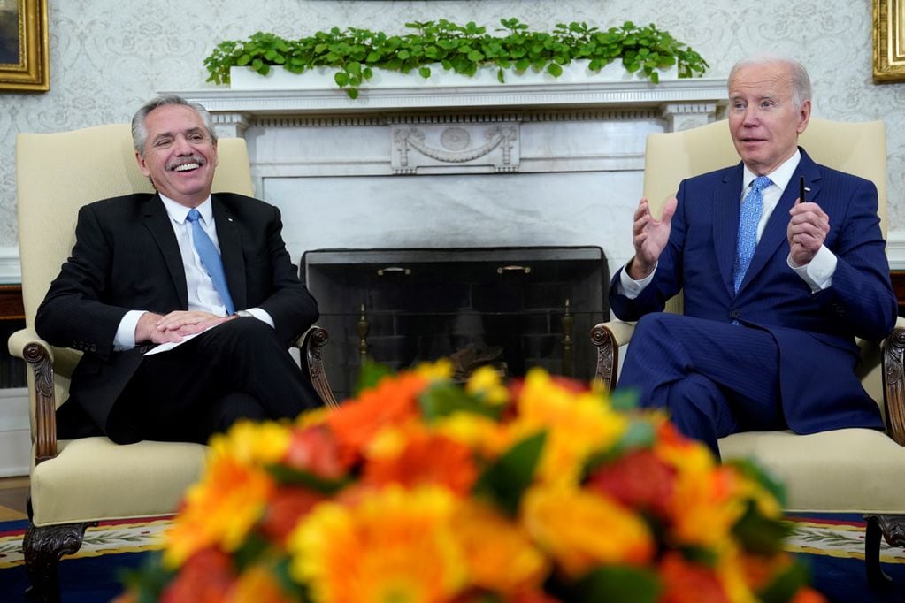 El presidente Alberto Fernández junto a su par estadounidense, Joe Biden. (AP / Susan Walsh)