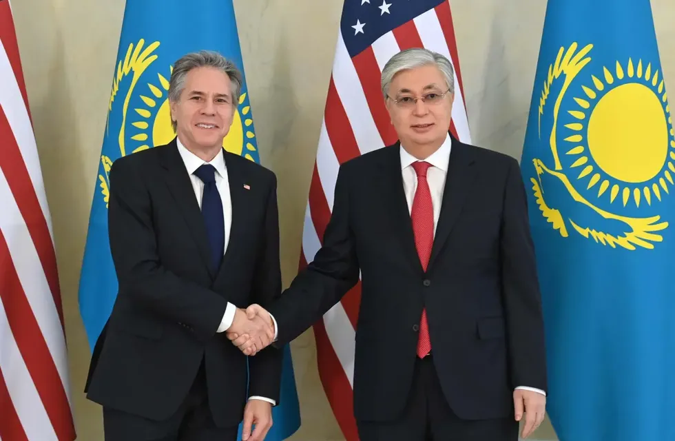 El secretario de Estado de EE.UU., Antony Blinken y el presidente de Kazajistán, Kassym-Jomart Tokayev.