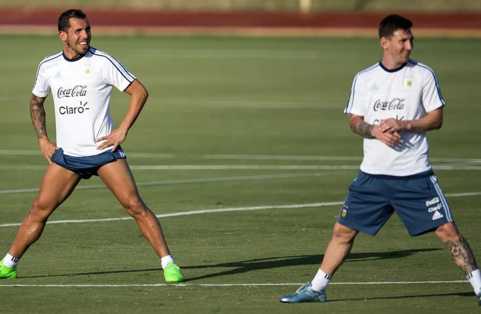 Carlitos Tevez junto a Leonel Messi en la Selección Argentina. / Gentileza.