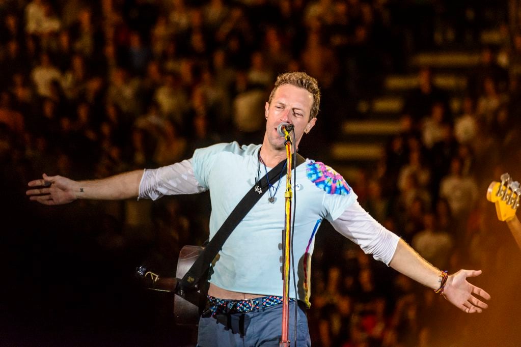 Chris Martin, de Coldplay, parece satisfecho con el tsunami de amor que recibe del público argentino. (DF Entertainment/ Ezequiel Yrurtia)