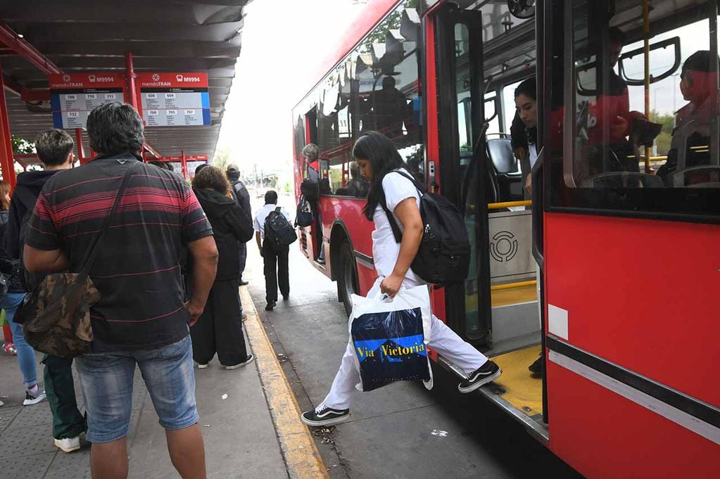 El boleto de transporte público de pasajeros aumentó en los últimos meses en casi todo el país.
 Foto: José Gutierrez / Los Andes