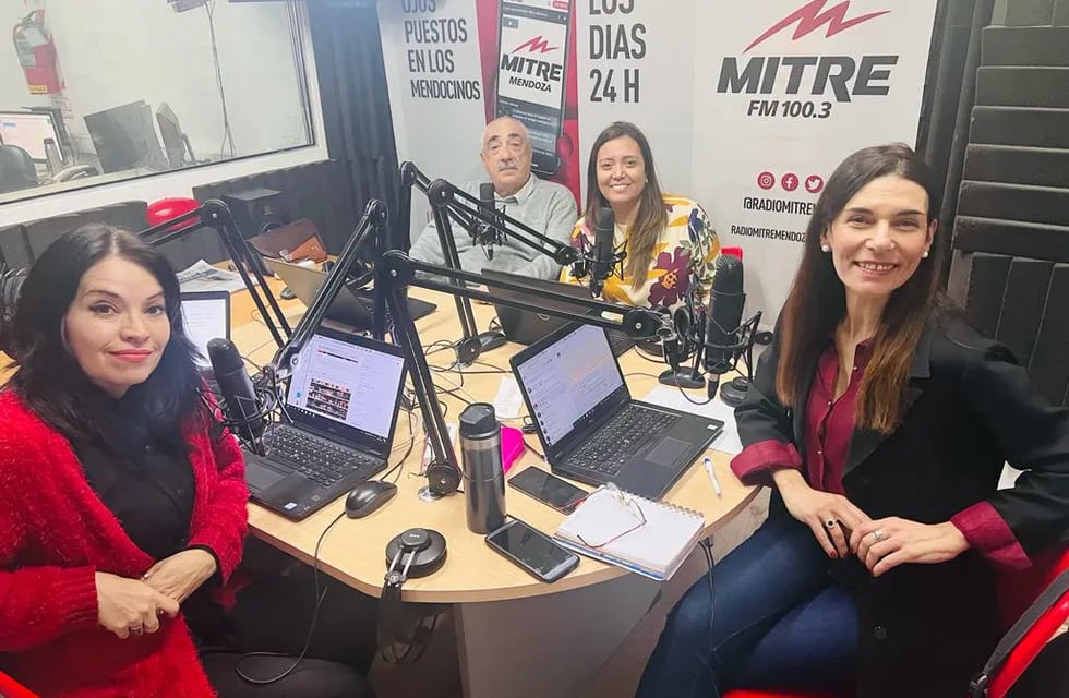 Radio Mitre Mendoza. En la foto: Claudia Durán, Carlos La Rosa, Cintia Vargas y Cecilia Ranua.