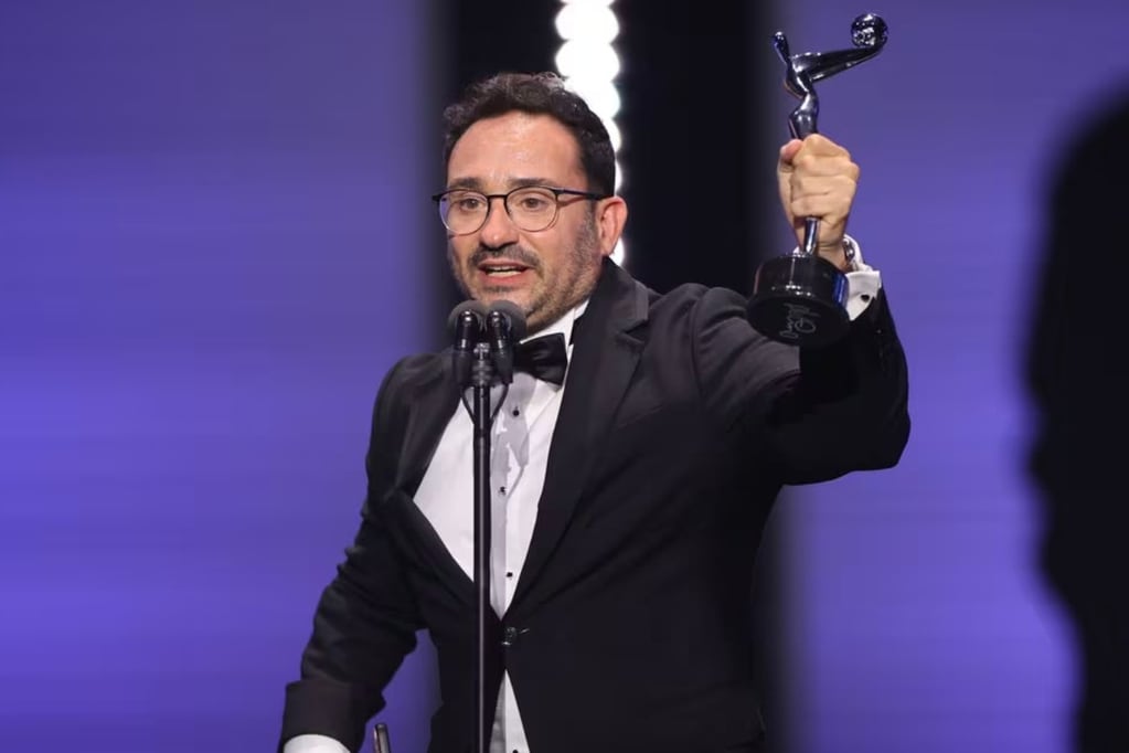 Juan Antonio Bayona ganó a mejor director en los premios Platino por "La sociedad de la nieve"