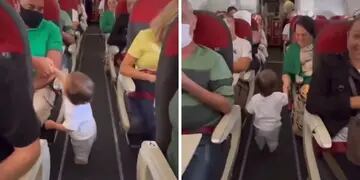 El pequeño saludando a los pasajeros antes del despegue