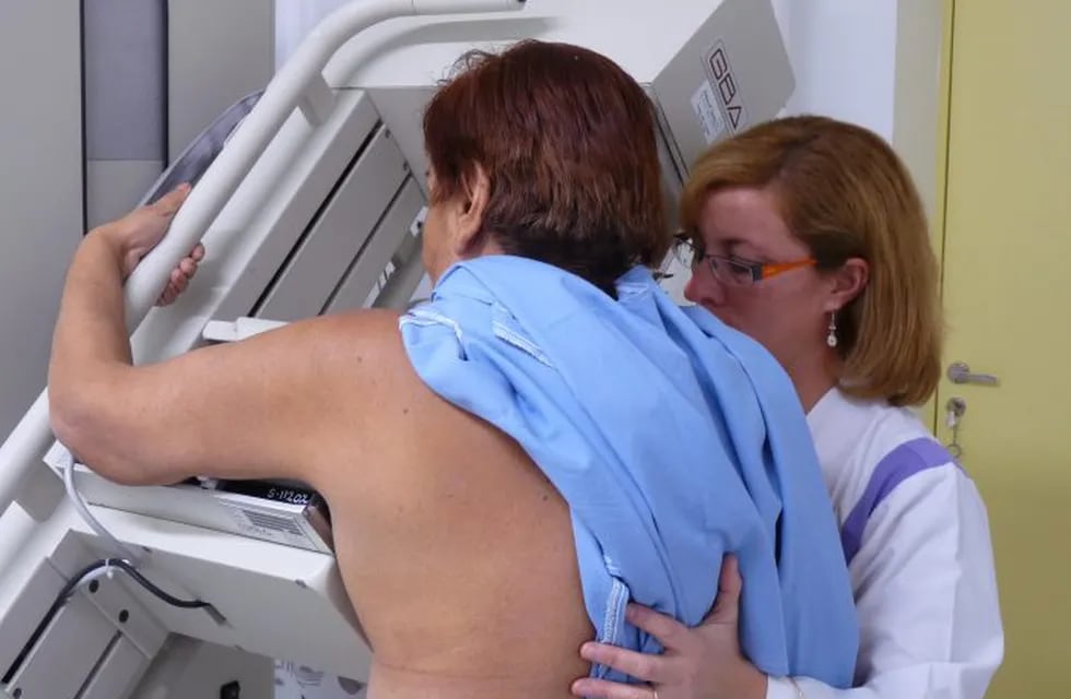 Mamografía, esencial para la detección.
