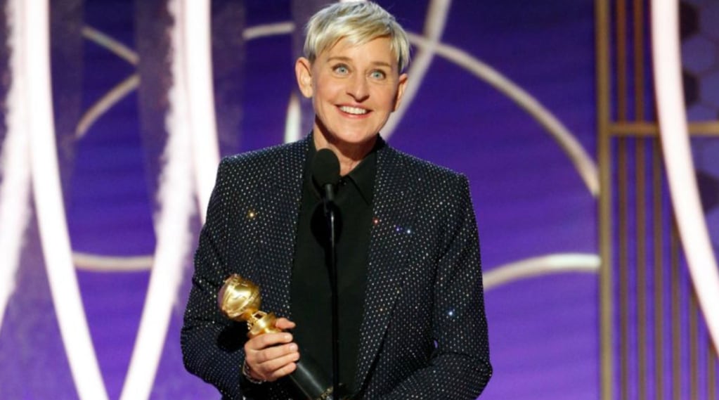 Ellen recibiendo uno de sus Emmy.