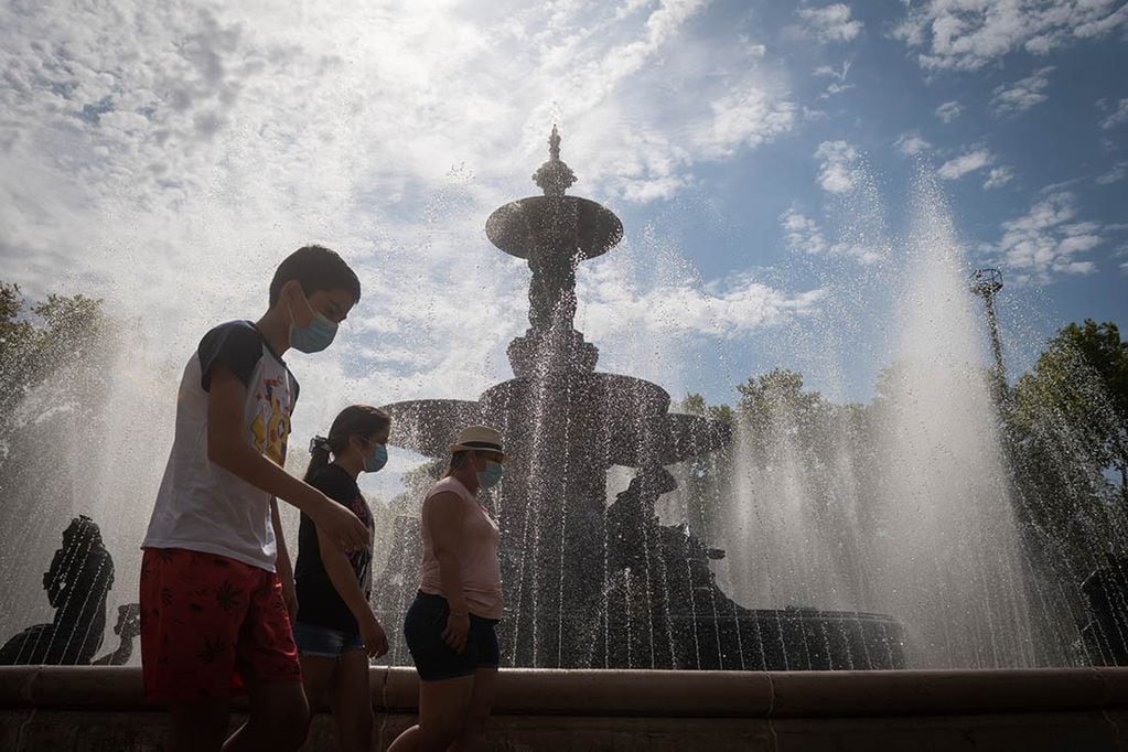Se mantendrán las altas temperaturas durante este sábado en Mendoza. Foto: Ignacio Blanco / Los Andes
