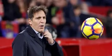 Tras su paso en falso por el Sevilla, el DT argentino reemplazará a Ziganda. 
