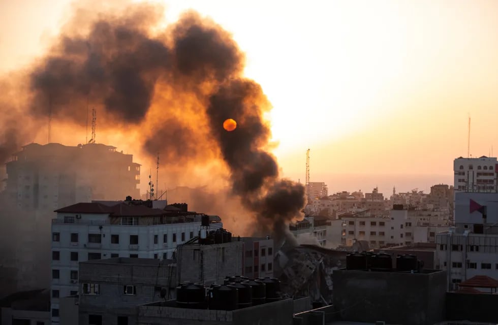Los enfrentamientos entre Israel y los palestinos dejan ya 50 muertos y hacen temer una “guerra a gran escala”. AP