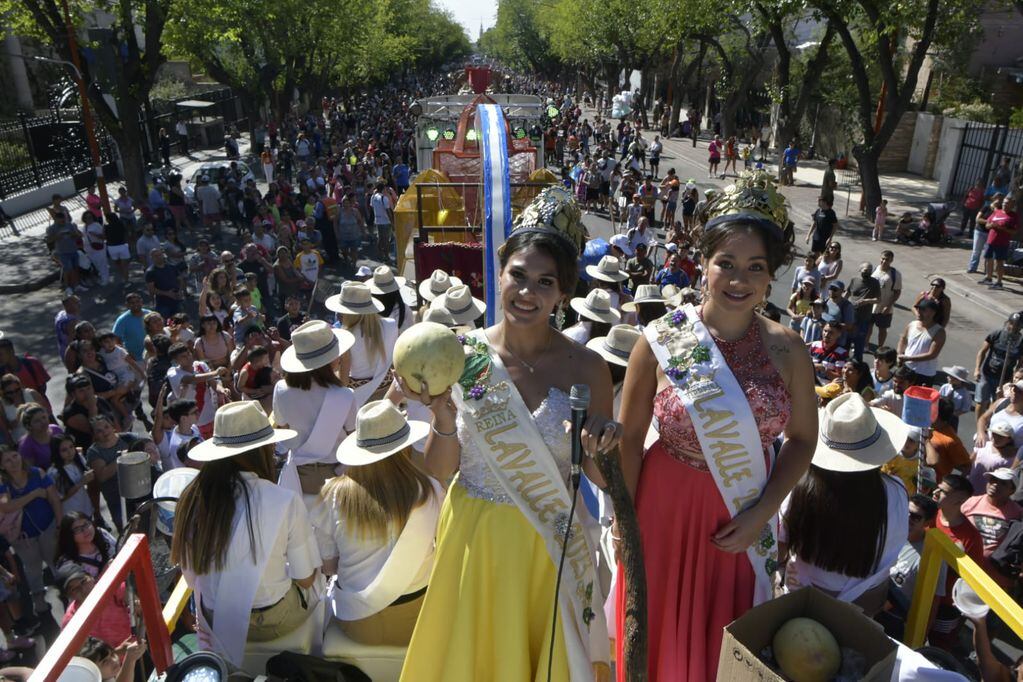 Carrusel 2023: las reinas, el color y la alegría en el desfile de los carros vendimiales (Orlando Pelichotti / Los Andes)