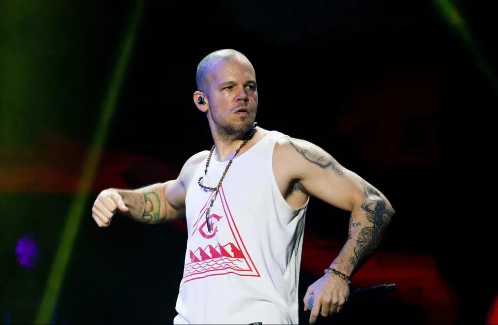 El ex vocalista de Calle 13 arremetió contra el cantante urbano por impulsar el boicot a los Latin Grammy. “Si quieres que te nominen tienes que dejar de ser un hot dog y abrir un restaurante.”