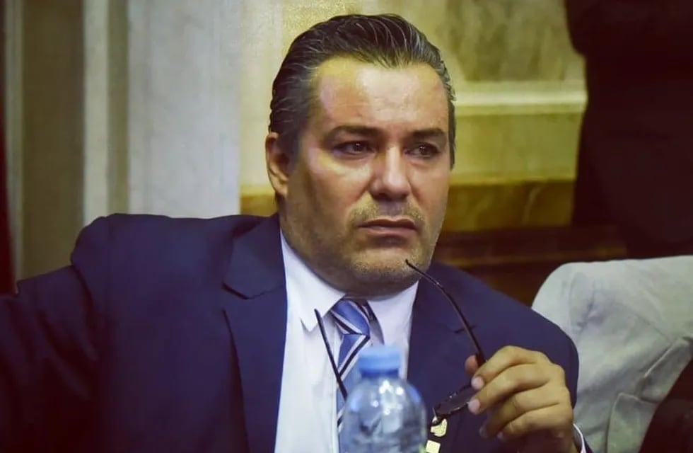 Juan Ameri es diputado nacional por Salta y pertenece al Frente de Todos. Fue suspendido luego de mostrarse en cámara manoseando a una mujer.