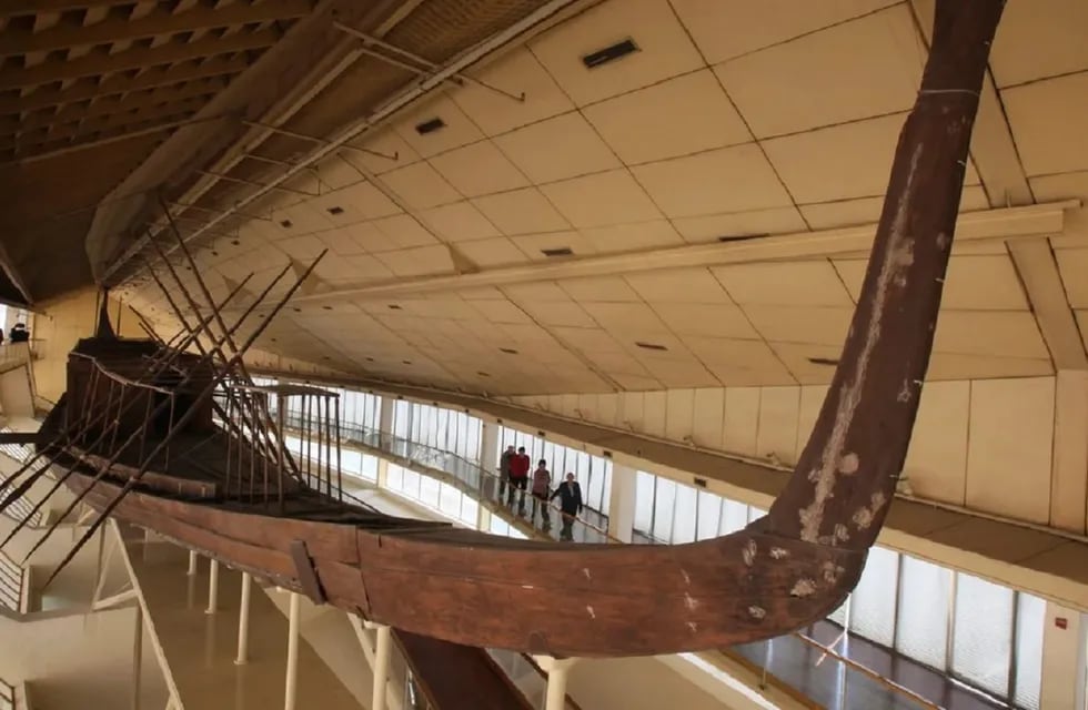 Hallaron el barco del faraón Keops: estaba sepultado hace 4.600 años (Ministerio de Antigüedades de Egipto)