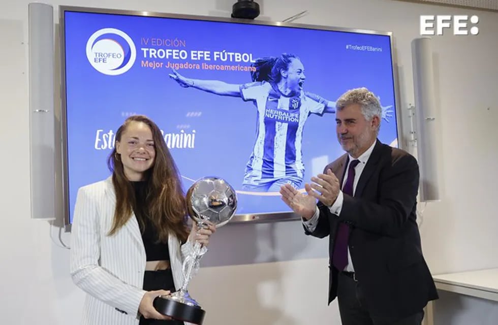 Estefanía Banini, Trofeo EFE a la Mejor Jugadora Iberoamericana del año 2023. / Gentileza.