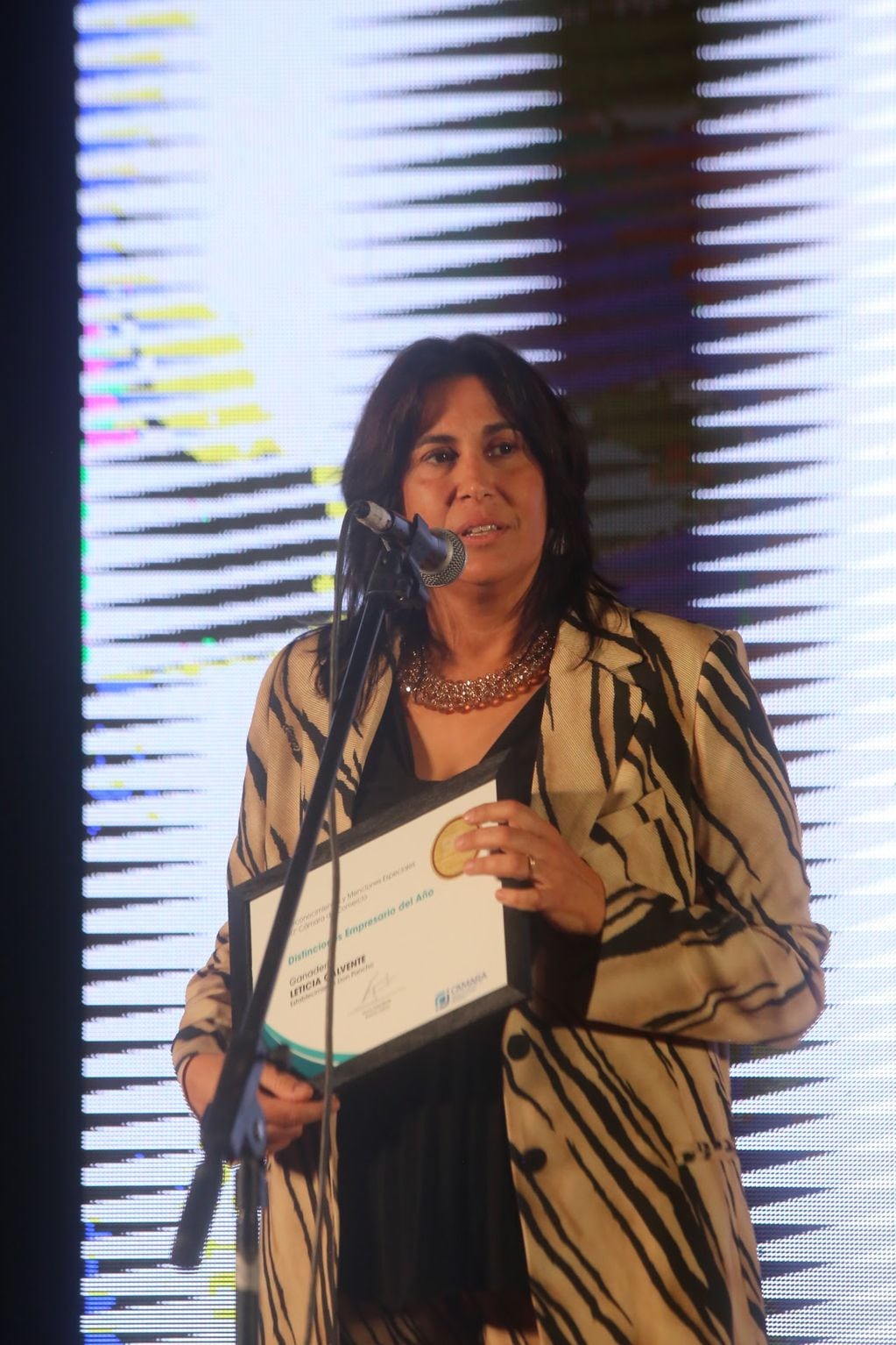 Leticia Calvente, fue dintinguida como ganadera del año por la Cámara de Comercio de General Alvear.
