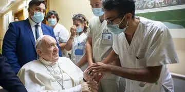 Qué es la hernia intestinal por la que operarán al papa Francisco
