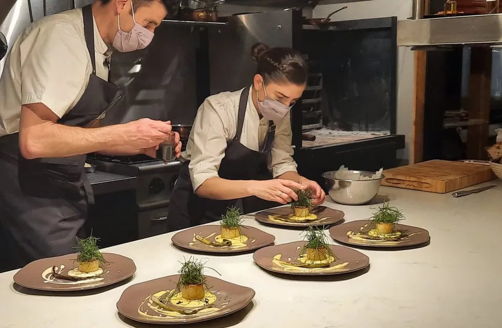 Recomendación en Bariloche: Martín Erkekdjian y Coni Rossi, la pareja de chefs de Quetro Cocina. (Gentileza)