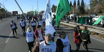 Manifestación de ATE y ATSA en el Acceso Este. Ignacio Blanco / Los Andes