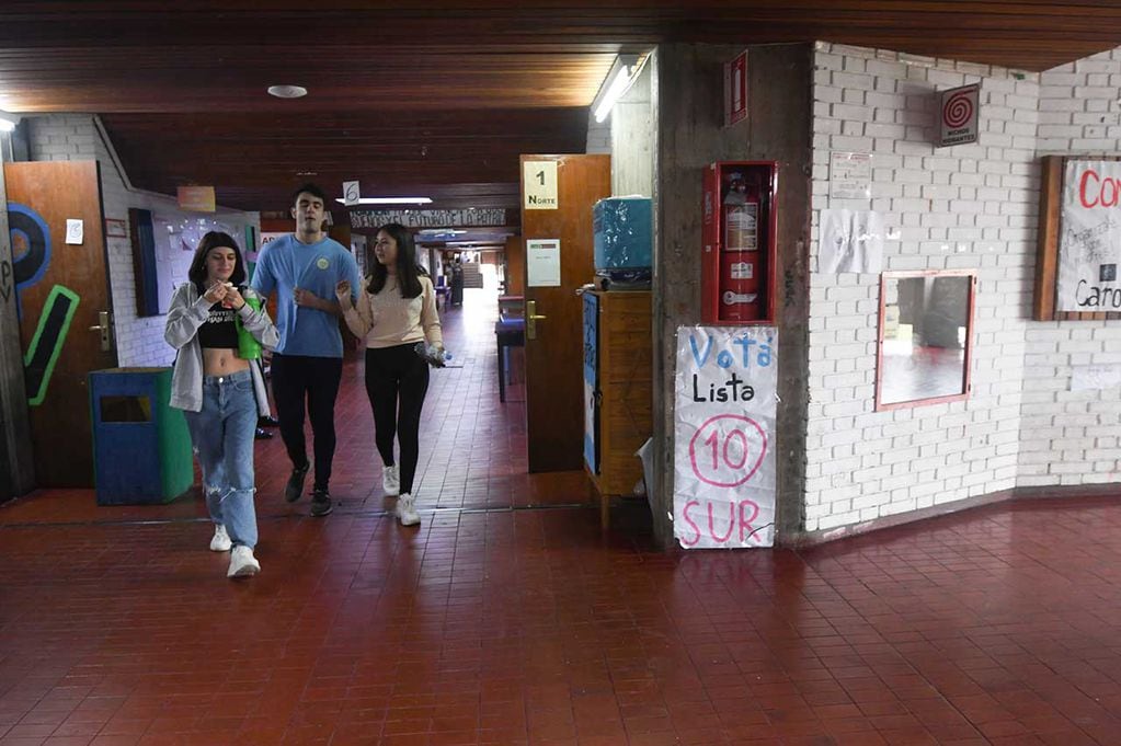 Facultad de Ciencias políticas y Sociales de la Universidad Nacional de Cuyo. | Foto:José Gutiérrez / Los Andes 