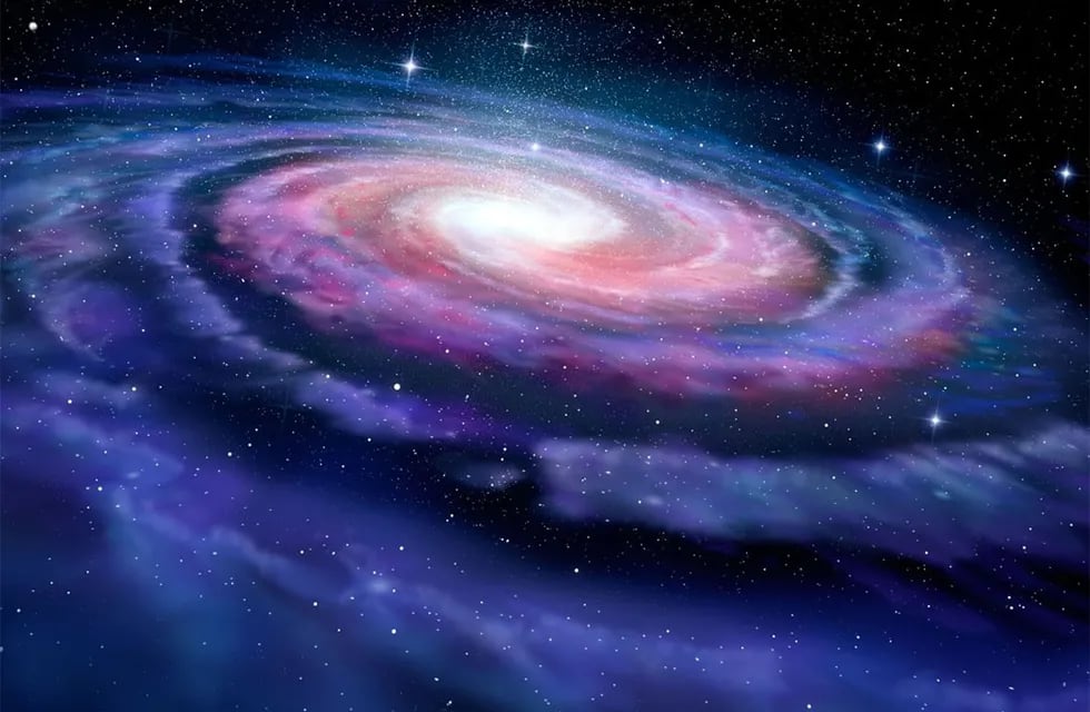 La forma achatada que tiene la Galaxia sugiere que gira alrededor de un eje, perpendicular a su plano