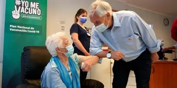 Sebastián Piñera participó en el inicio del plan de vacunación masiva en Chile