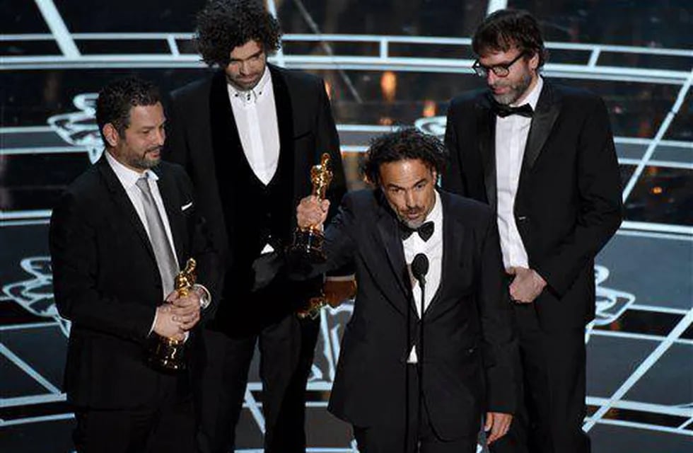 Los argentinos Nicolás Giacobone y Armando Bo ganaron el Oscar por el guion de "Birdman"