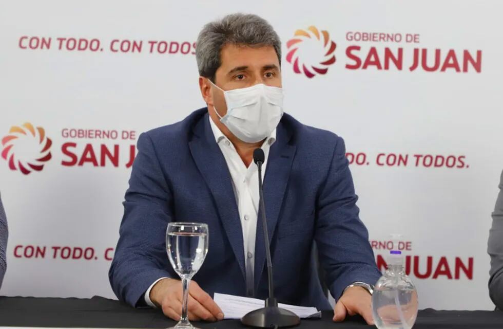 El gobernador de San Juan, Sergio Uñac, anunció que la provincia regresa a fase 1 de aislamiento por brote de casos de coronavirus.