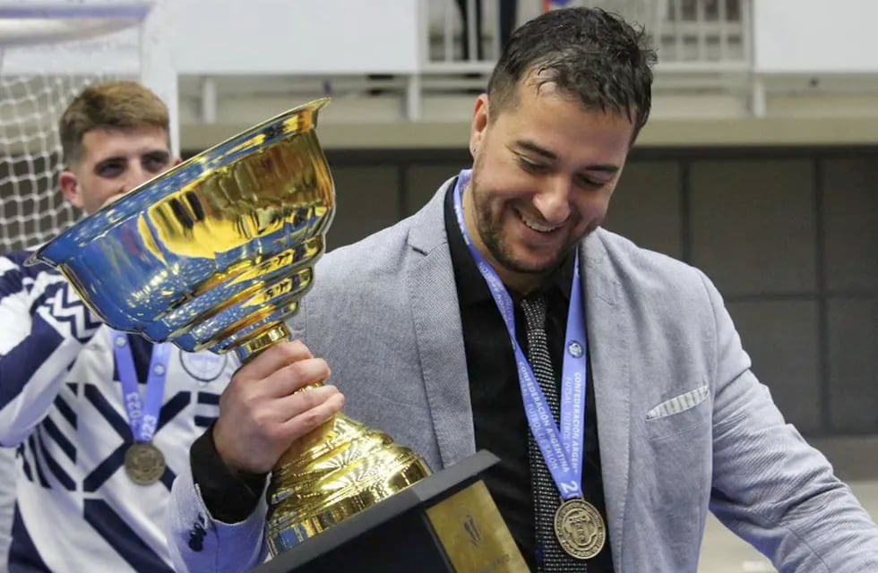 Nicolás de Merolis, DT del Jockey Club campeón. / gentileza