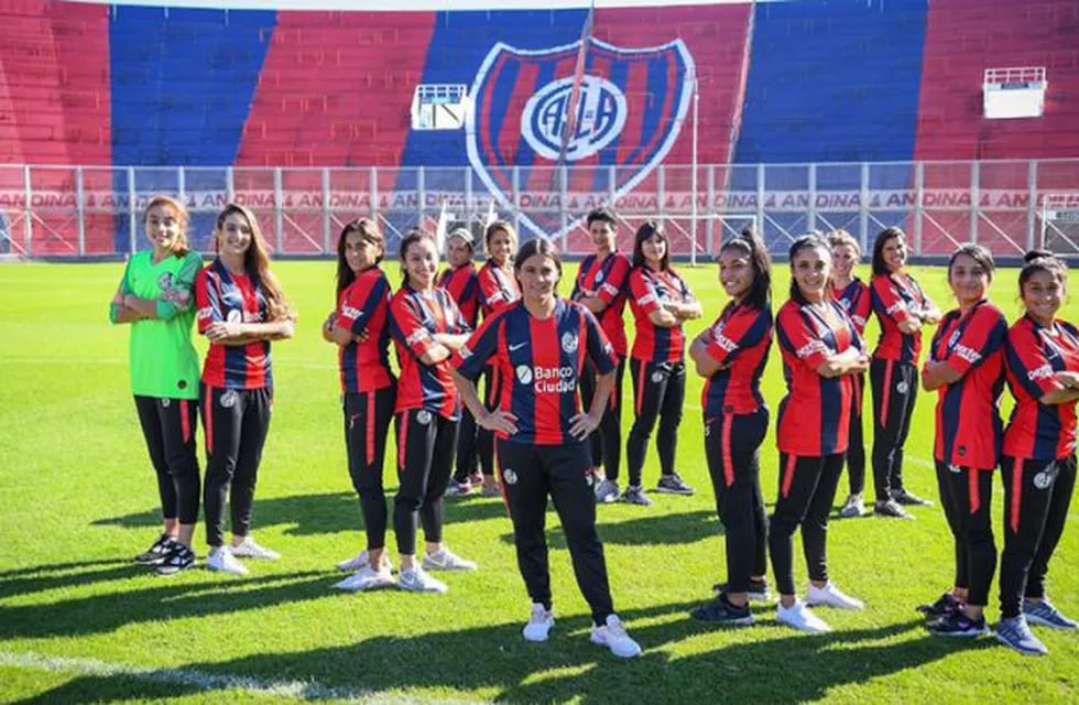 Una jugadora del elenco femenino de fútbol de San Lorenzo de Almagro duio positivo en el test de coronavirus.