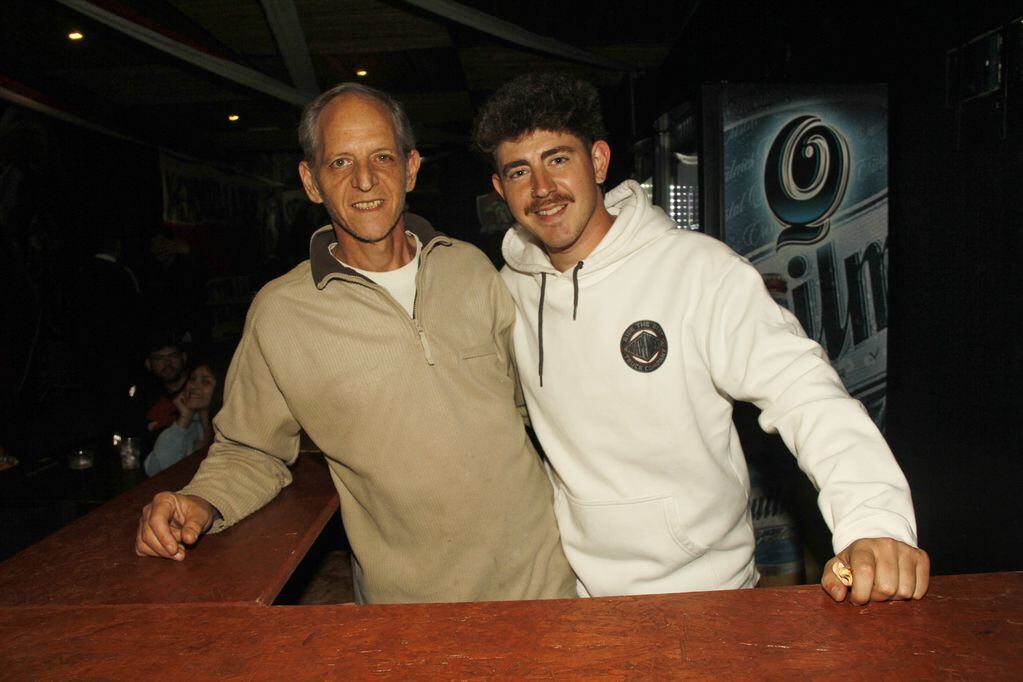 Los propietarios del Bar, Daniel y Bruno Juri.