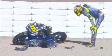 El italiano destrozó su Yamaha en España, donde se llevó a cabo el primer día de la pretemporada 2018 del MotoGP. 