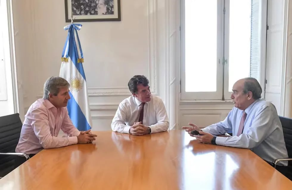 Caputo, Posse y Francos en una reunión en Casa Rosada - La Nación