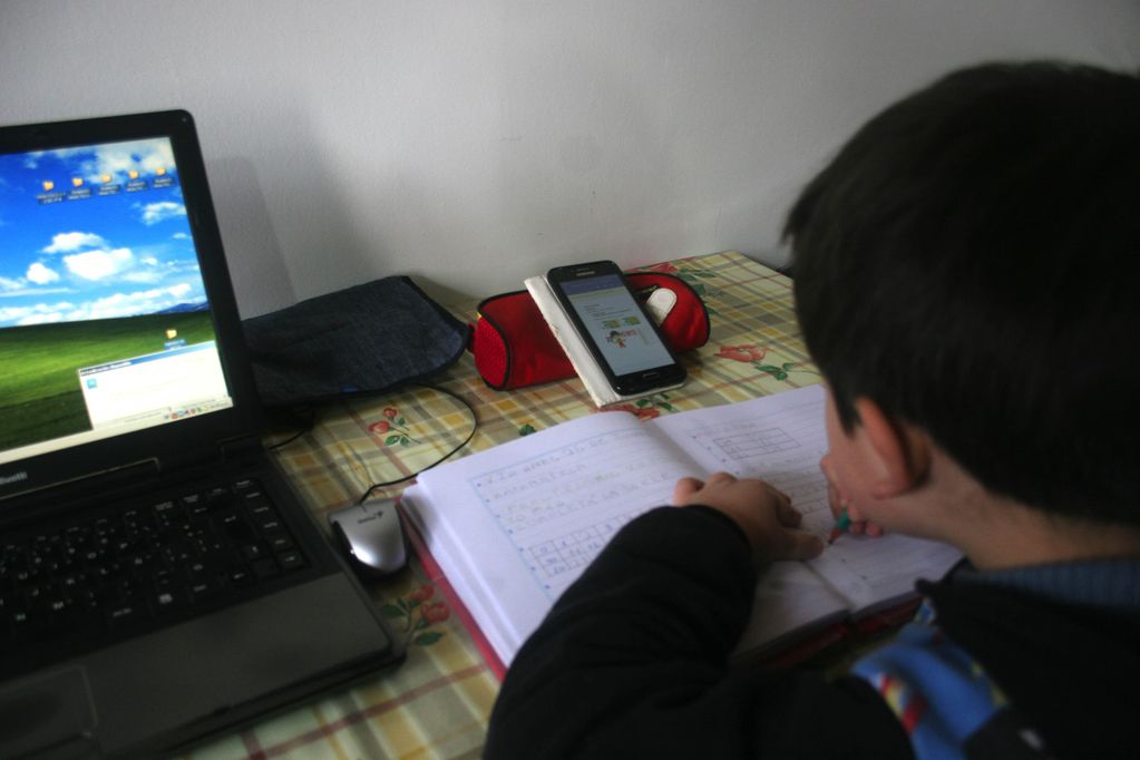 La segunda parte del año escolar en 2020 siguió con la modalidad de clases virtuales debido a la pandemia del coronavirus. Foto: Marcelo Rolland / Los Andes