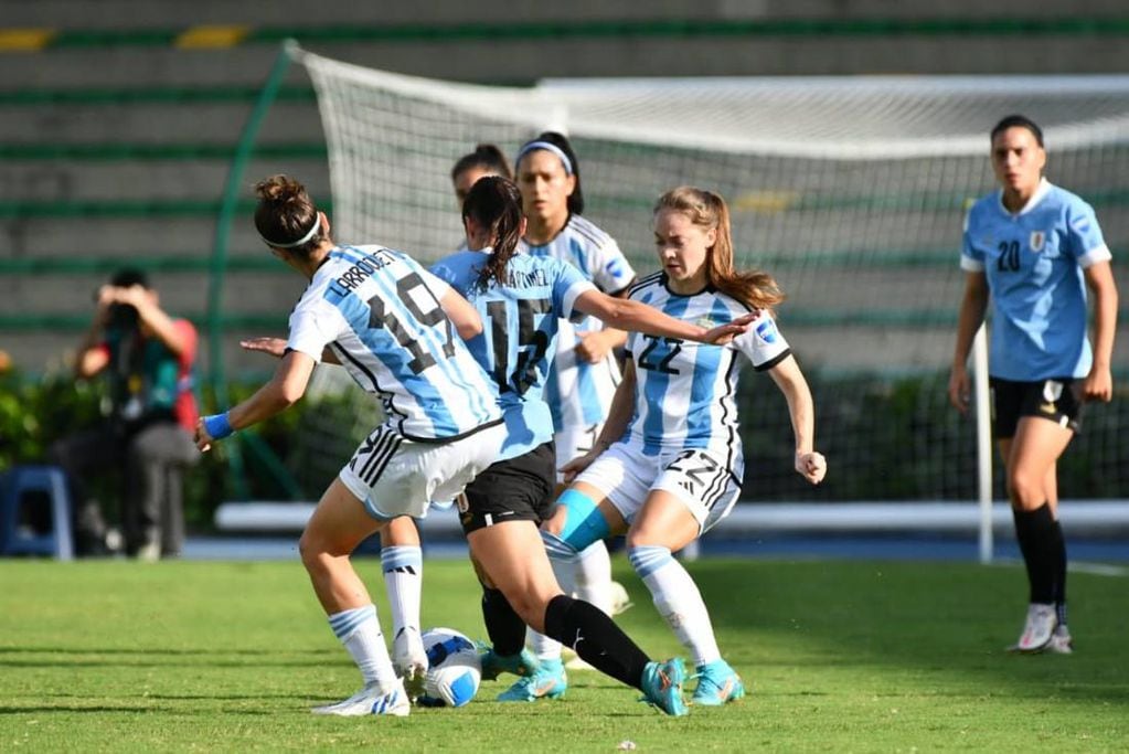 Banini logró abrir un partido muy duro ante Uruguay (Prensa AFA)