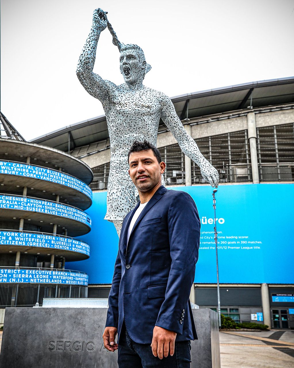 El Kun Agüero estuvo presente en la inauguración de su estatua en el estadio del Manchester City, donde jugó 10 temporadas.