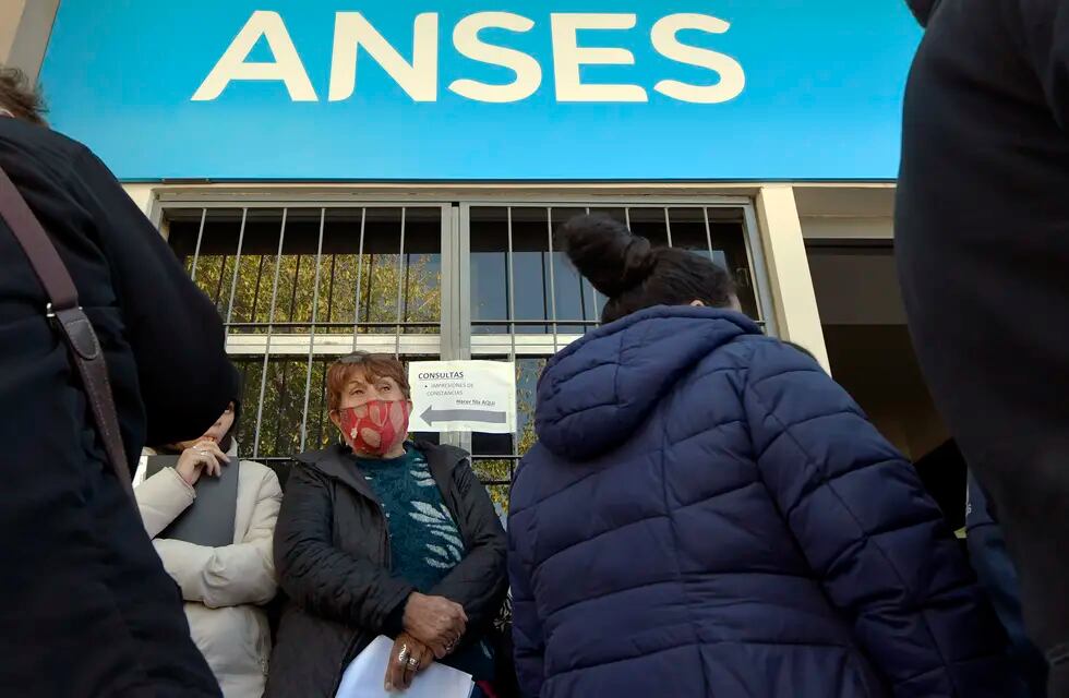 Fechas de pago en junio para beneficiarios de Anses - Foto: Orlando Pelichotti / Los Andes