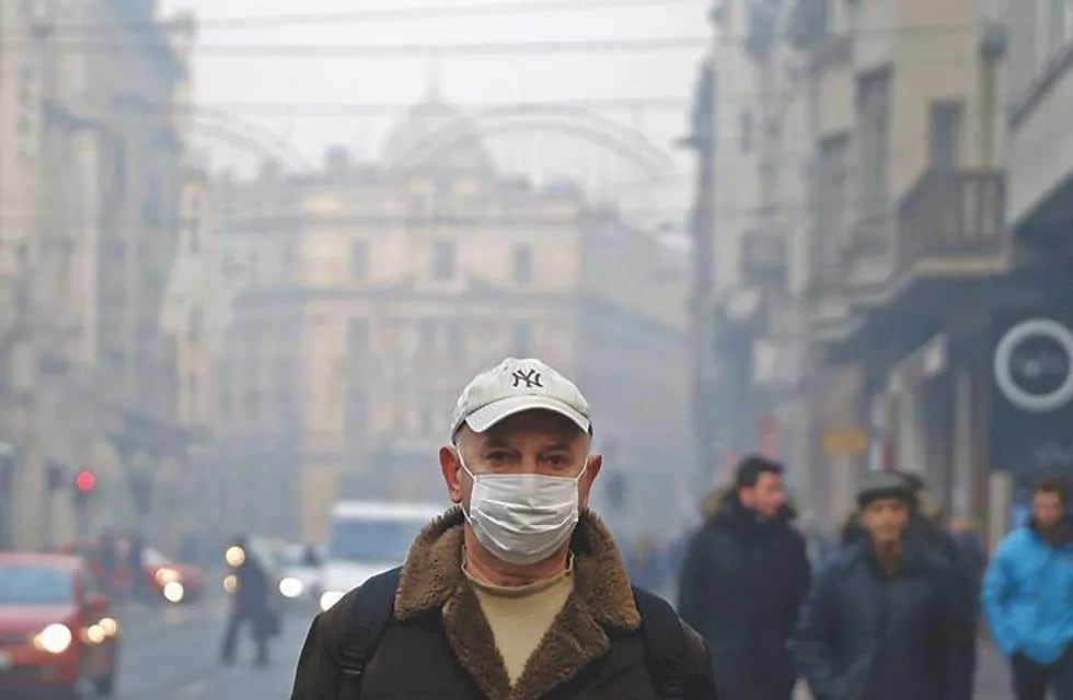 En Sarajevo muchas personas desde antes de la pandemia utilizan barbijo para no respirar aire contaminado.