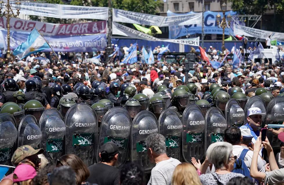 Primer Paro Nacional y movilización de la CGT contra el gobierno de Javier Milei. (Clarín)