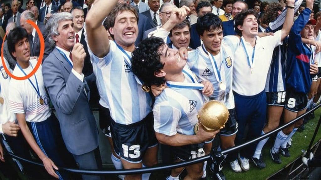 Pasarella no logró jugar los últimos partidos del mundial México 86, por lo que su aparición en la cancha durante serie es totalmente errónea.
