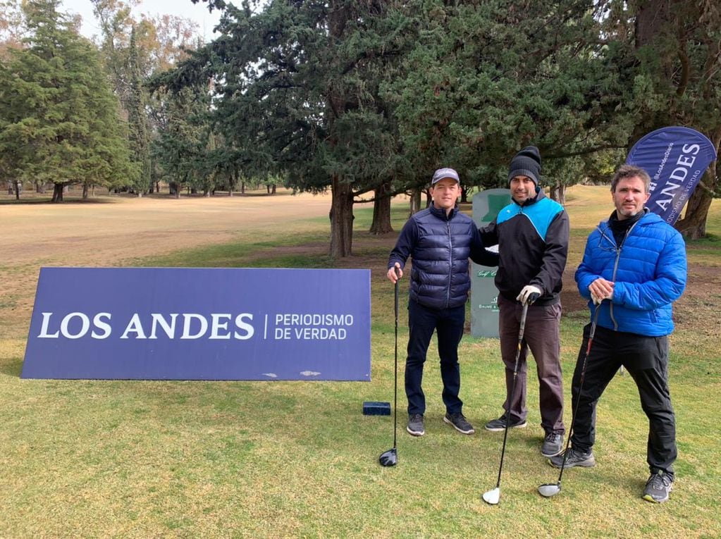 Desde temprano los competidores se acercaron al lugar de salida para comenzar a jugar  la Copa Amistad Los Andes