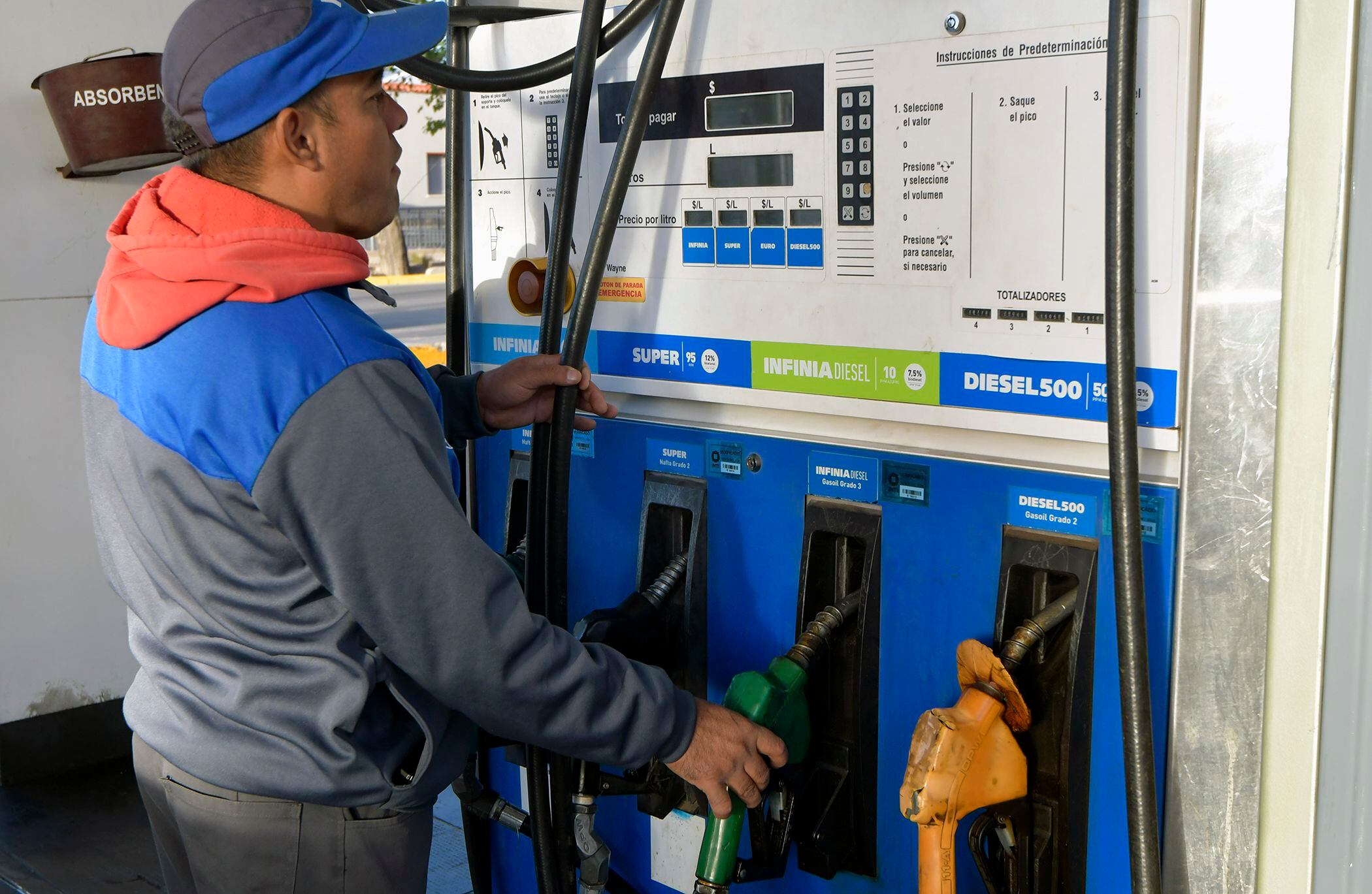 Ante el aumento de precios de combustibles, estas son las opciones de descuentos. 
Foto: Orlando Pelichotti
