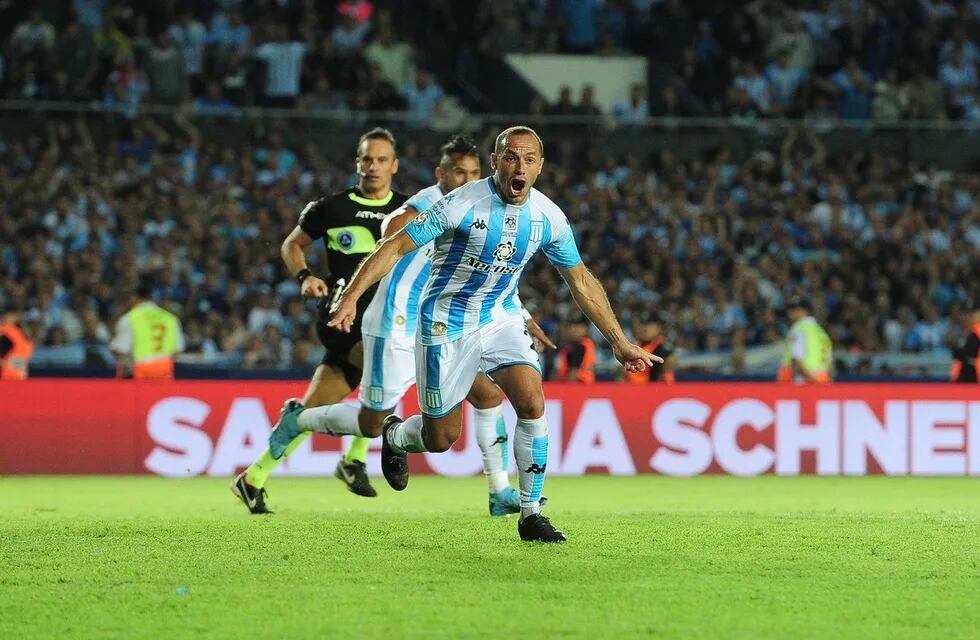 ¡Heroico! con dos hombres menos, Racing Club le ganó el clásico a Independiente por 1-0