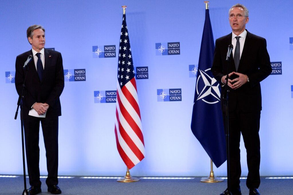 Antony Blinken y Jens Stolenberg, jefe de la diplomacia estadounidense y el secretario general de la OTAN respectivamente.