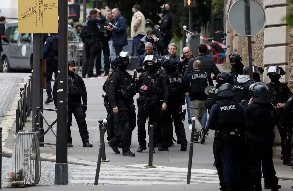 Los efectivos policiales actuaron con rápidez en la zona (REUTERS/Benoit Tessier)