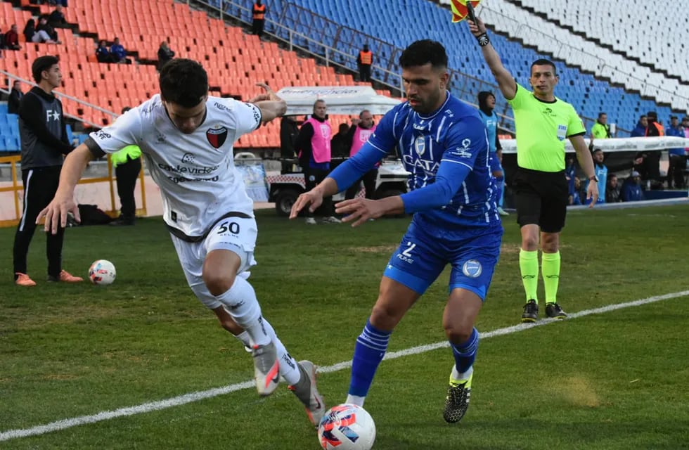 Por la sexta fecha de la LPF2022, Godoy Cruz recibe a Colón de Santa Fe en el estadio Malvinas Argentinas. / Mariana Villa (Los Andes).